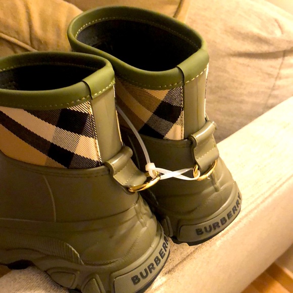 Burberry flash $500 - Picture 1 of 9